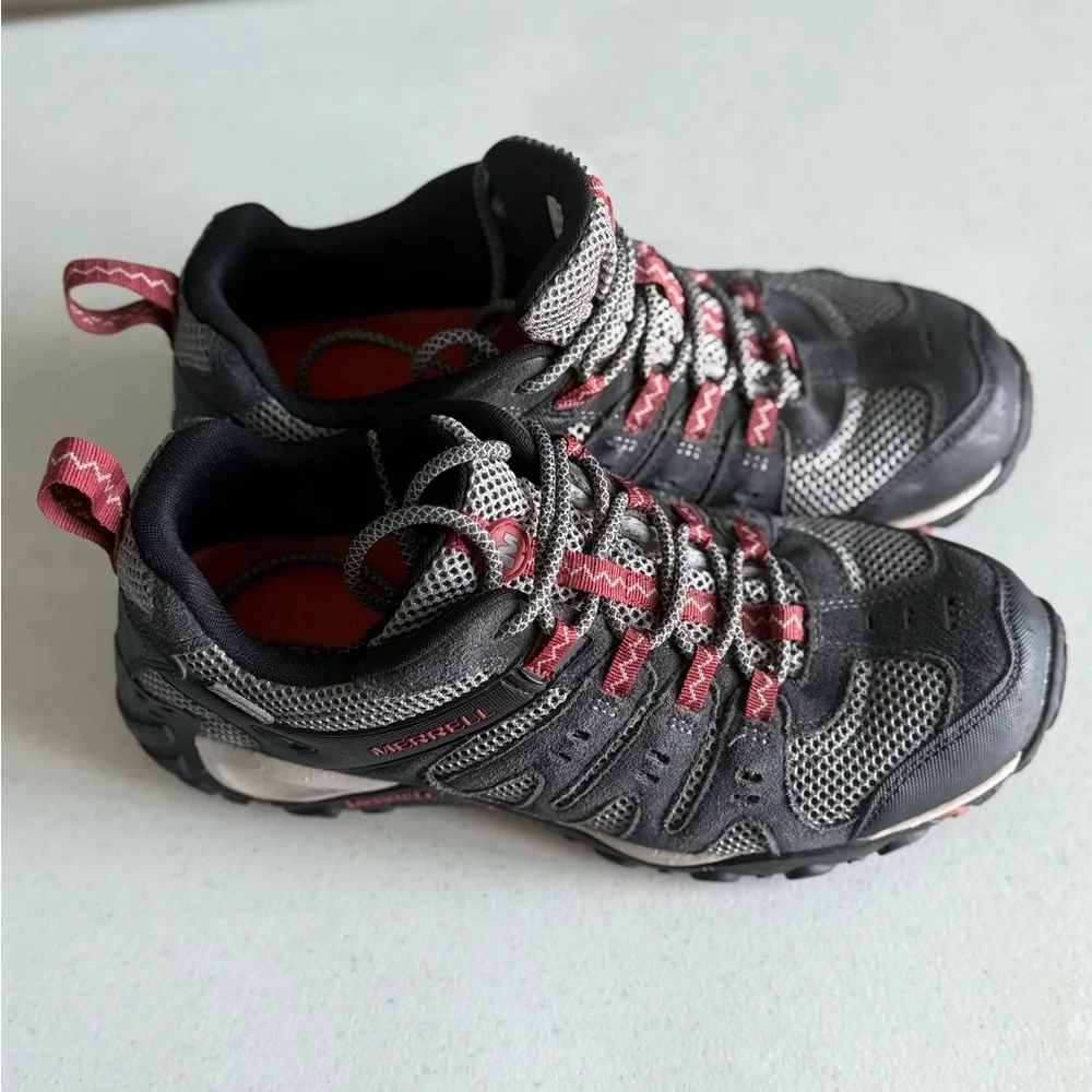 Merrell Men’s Size 8 Waterproof Hiking Shoe
**Host Pick** - Picture 5 of 8